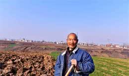 老汉虐狗，爱狗人士前来“救援”，村长一席话让他们犯了难