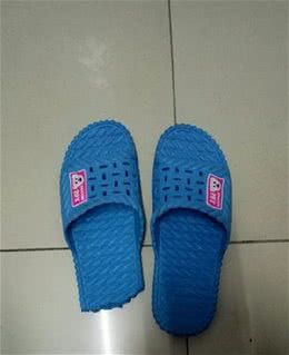 狗狗为什么老是咬拖鞋？