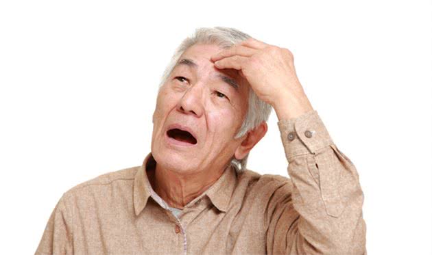 河南六旬老人找狗途中走失狗竟自己回家了