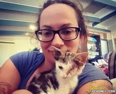 四只耳朵的猫咪你见过吗？这只四只耳朵的猫咪，萌翻一众网友！