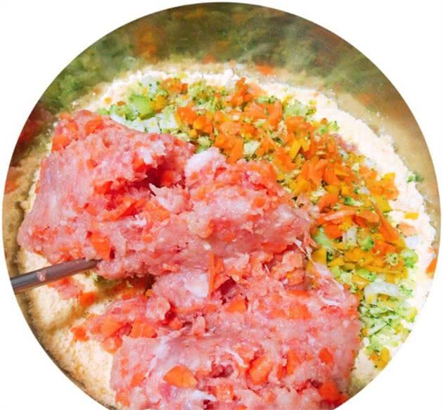 泰迪食谱个人分享：饲养泰迪可不能只喂狗粮