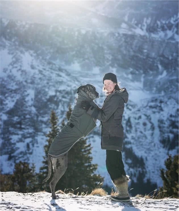 巨型犬在外勇猛威武，一剪指甲立刻怂了：主人你爱我吗？