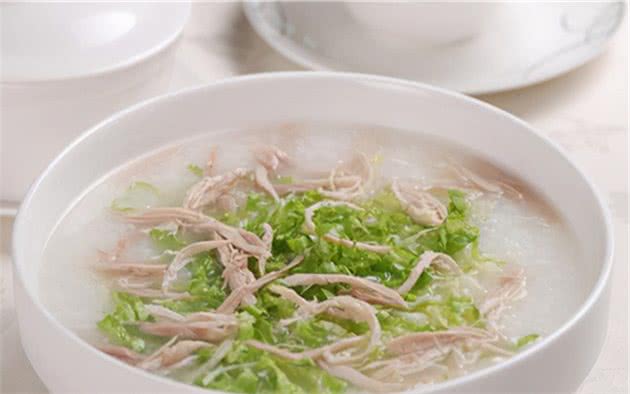 养宠经验：如果狗狗不吃饭怎么办？改善喂食方式，调整饮食结构