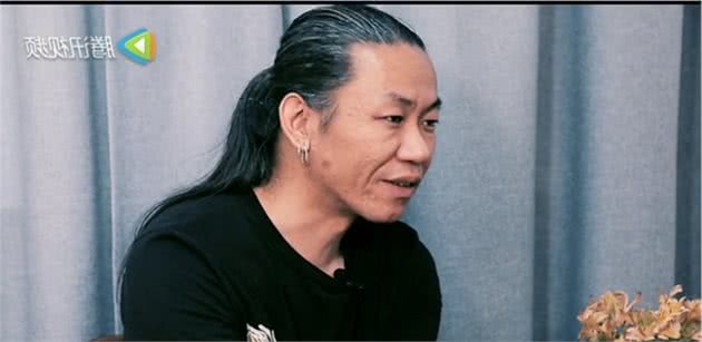 自家狗狗总是咬拖鞋怎么办？可以试试这样做！