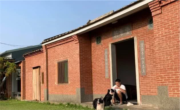 狗狗不吃饭，严厉父亲用温柔的方法对待…狗才是亲生的吧？