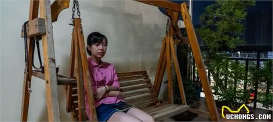 20岁女孩带着狗乘坐高铁，工作人员没有拒绝，还帮忙照顾