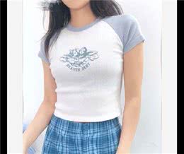 主人网购的衣服给狗穿上了，没想到还挺合身的，狗：量身定做的？
