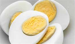 狗狗的日常，除了狗粮，这5种食物也必不可少