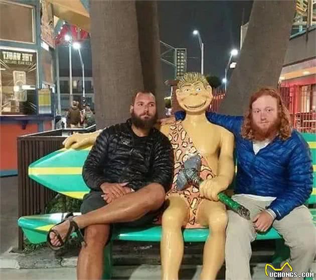 暖心！国外驴友带失明爱犬四处徒步旅行，让狗狗重获希望
