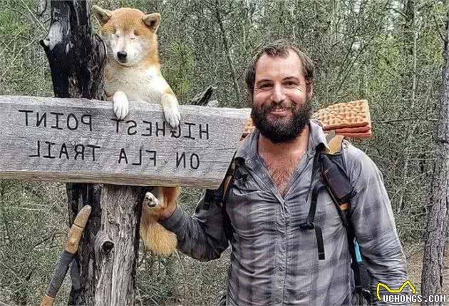 暖心！国外驴友带失明爱犬四处徒步旅行，让狗狗重获希望
