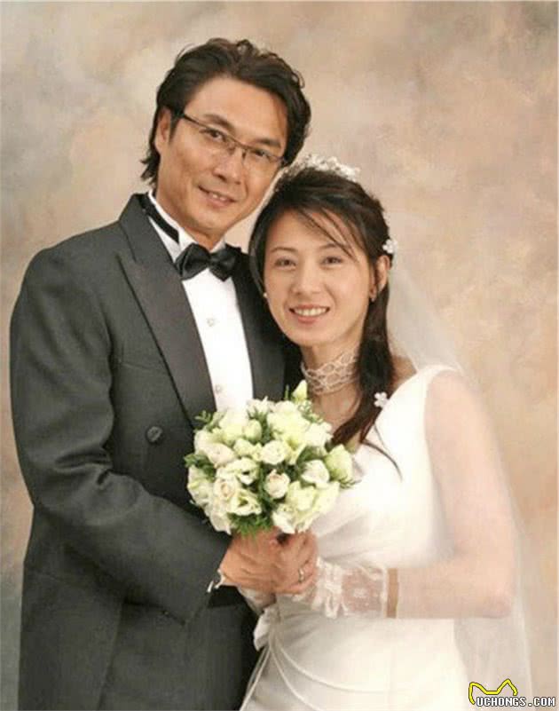 刘松仁为爱犬庆生罕露脸，面色红润康复良好，膝下无子女与狗相伴