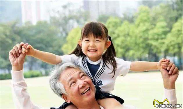 “外甥狗，吃了走”，孩子和姥姥不亲的原因是这些，父母别怨孩子