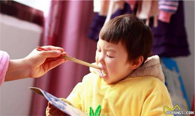 “外甥狗，吃了走”，孩子和姥姥不亲的原因是这些，父母别怨孩子
