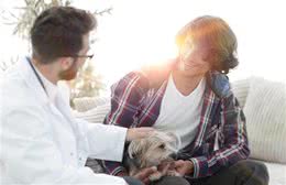 如果家里有癫痫病人，养狗狗吧