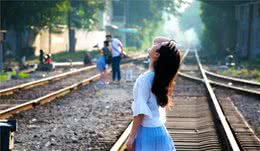 俗语道“人怕仰头，狗怕背手”，什么意思？听听老农怎么说