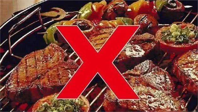 连兽医都不建议喂食狗狗吃这5种食物，你还在“伤害”它吗？