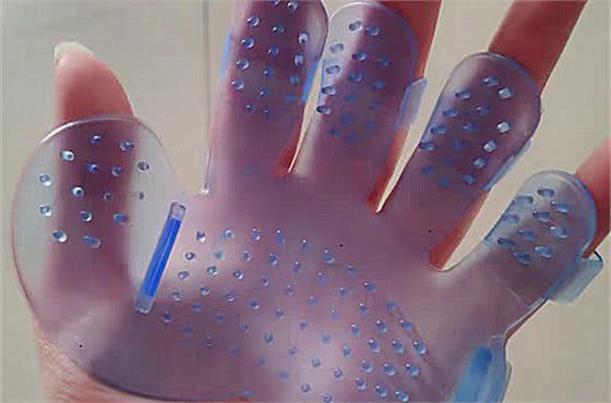 狗狗洗澡用刷子会感到舒适吗？测评几款神奇的刷子是不是真好用