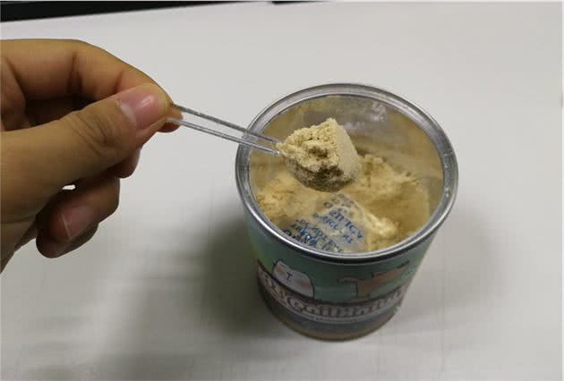 想撸狗却摸下一把毛，测评美毛产品真的能减少狗狗掉毛吗？
