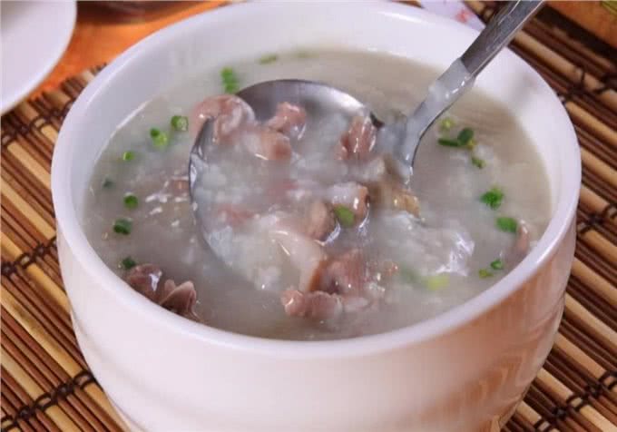 便秘困扰:狗狗便秘严重,是什么导致的?怎样护理会快一点?