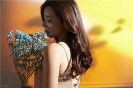 我喜欢抱着狗睡，我怀孕了，老公对我动了手，并对狗狗进行了惩罚