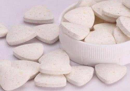 养狗心得:狗狗呕吐黄色沫沫?是什么原因引起的?