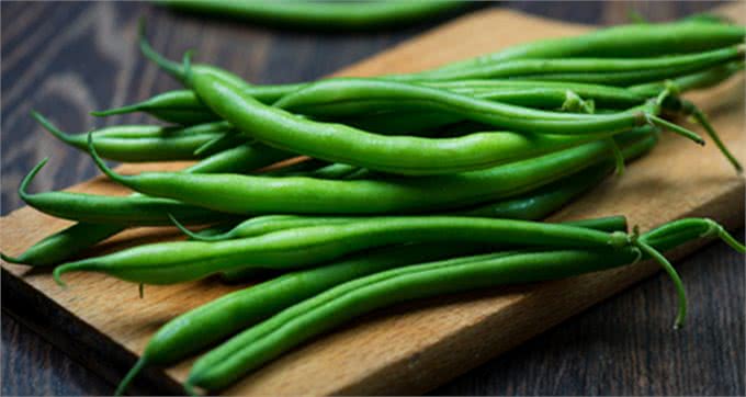 家中的厨房里，有哪些蔬菜适合狗狗吃?