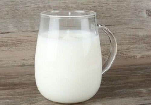 家有萌犬:幼犬都吃什么狗粮，口味因狗而异因此要掌握挑选的方法