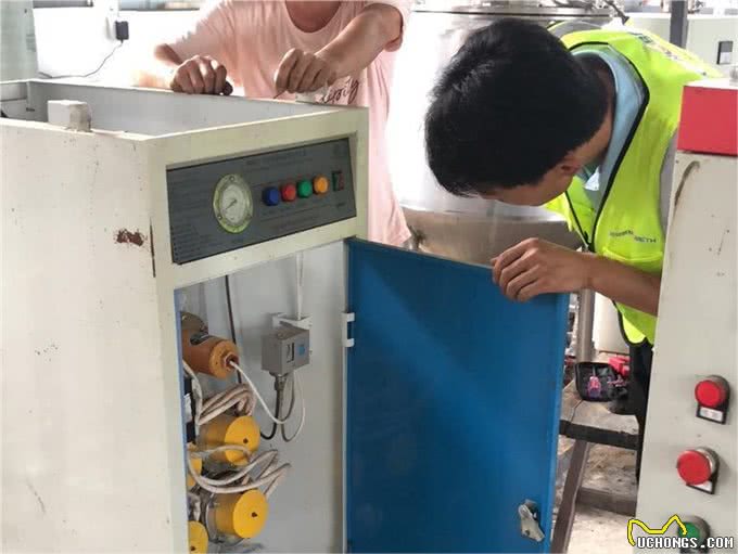 食品加工蒸汽发生器:研发新利器，助狗粮创新再升级!