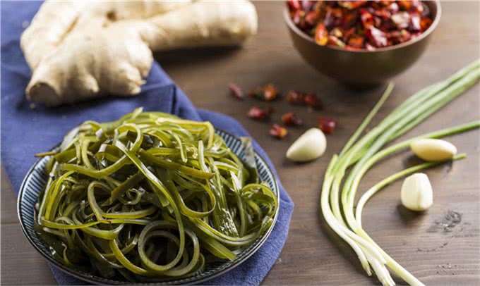 有助于狗狗美毛的食物，你平时都有喂吗?