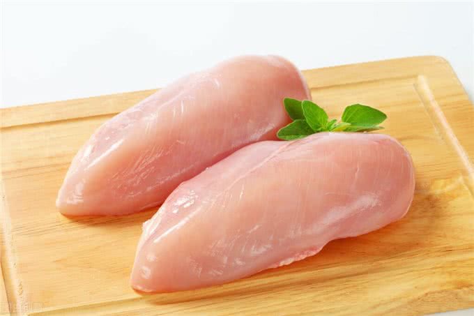 狗粮大揭秘:狗粮里肉粉和鲜肉的区别，买错可能会营养不良