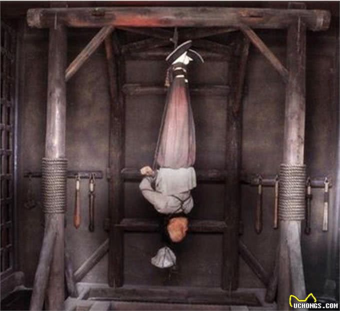 有一种人太可怕，一旦上位了狗都不敢叫，死在他手中的人不计其