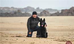 80后训犬师的海归搜救犬：居然听得懂德语