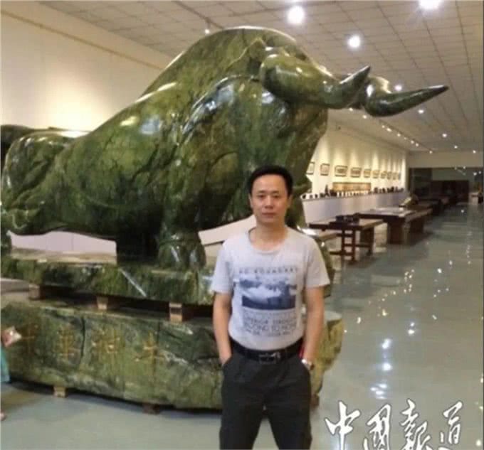 西安老头自称能听懂狗的话，养了一群狗