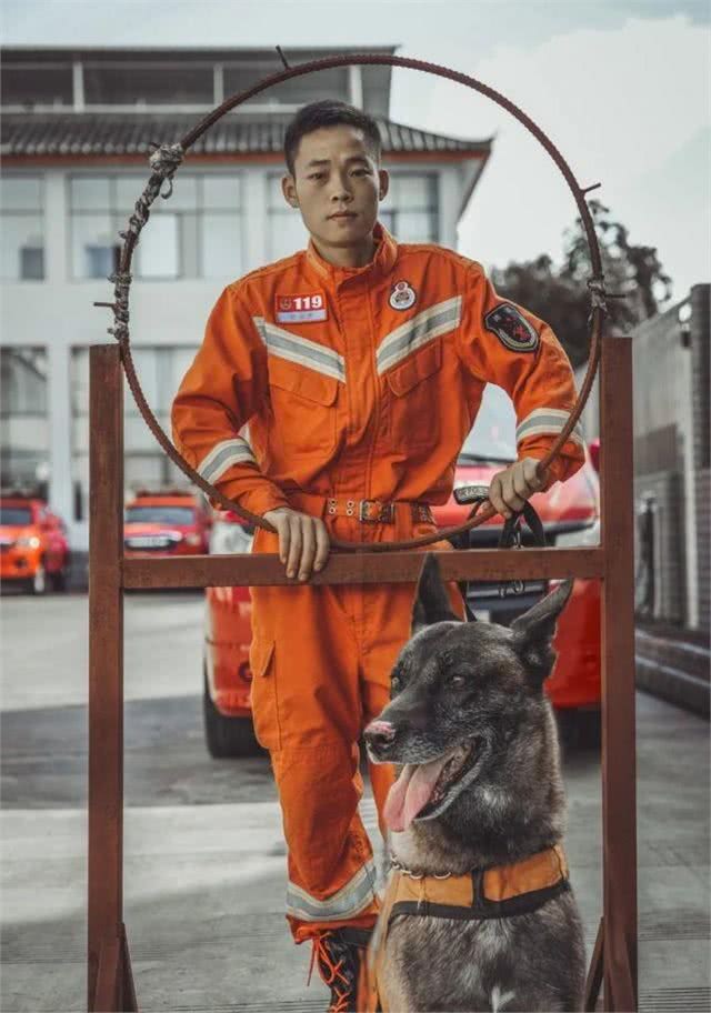 猛男+猛狗，丽江最帅组合!不服来辩