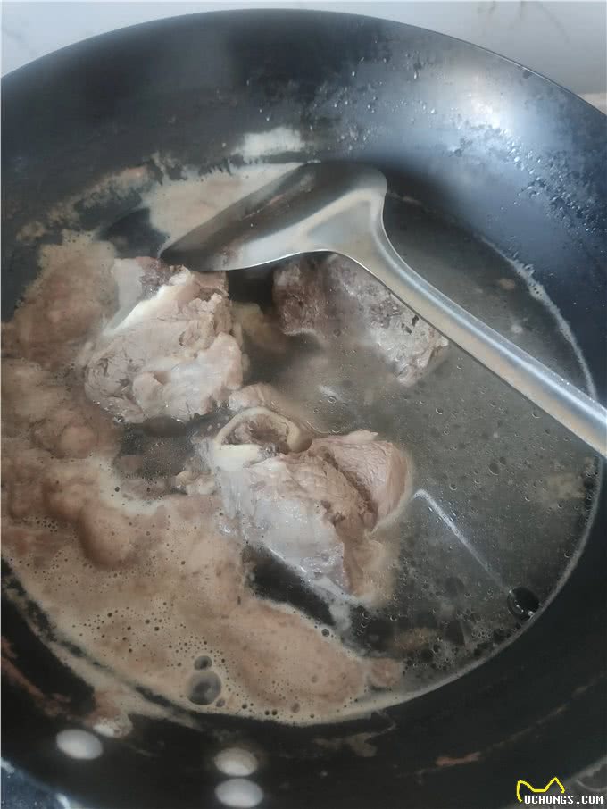 给狗磨牙还是自己煮筒骨更好也更划算