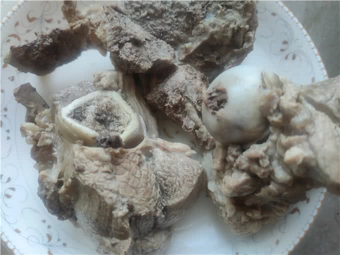 给狗磨牙还是自己煮筒骨更好也更划算