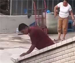 女婿上门全家提前准备连狗一起洗，网友:是找了个多优秀的女婿?