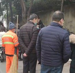 7只纯种比格犬被遗弃在路边，众人十分不解：品种犬也有人丢吗?