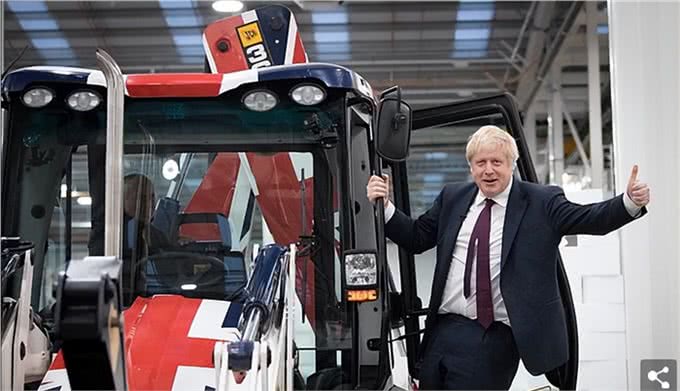 咦?约翰逊拉着他的宠物狗来投票