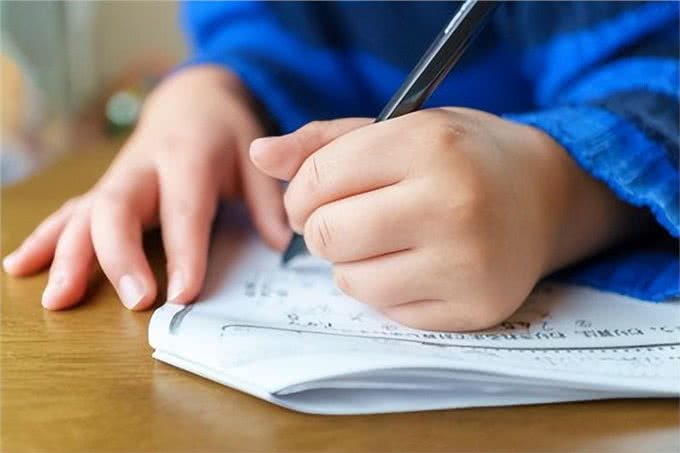 揭秘狗狗惯用手的秘密，你家汪星人是不是个左撇子?