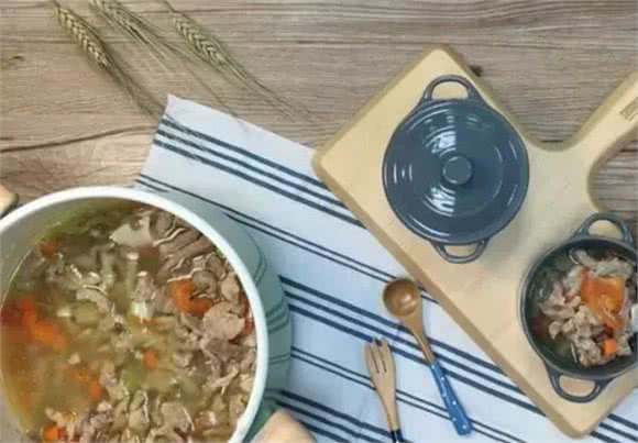 关于狗狗冬季饮食的三个误区,你做错了哪一个?