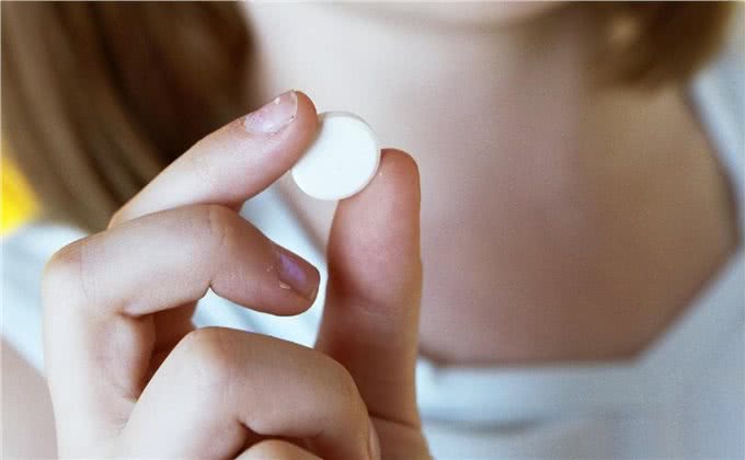 紧急处理：狗狗肠胃炎自家自救方法狗狗突发肠胃炎如何在家自救