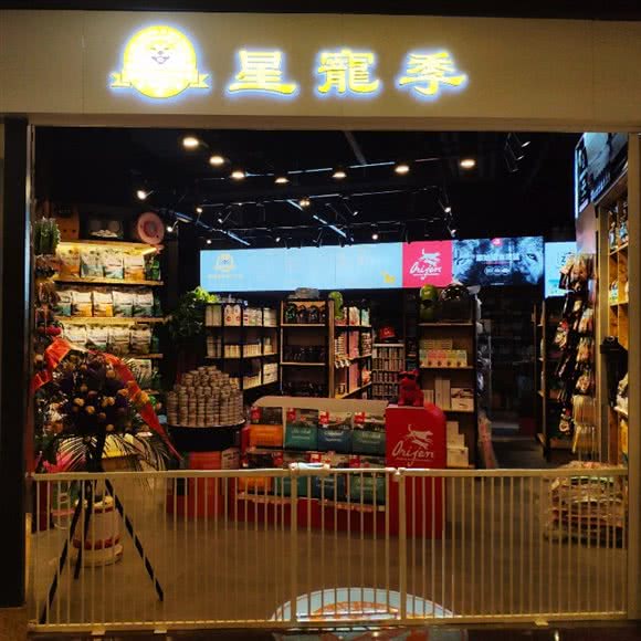 小白店长:武汉市江岸区江汉路步行街附近