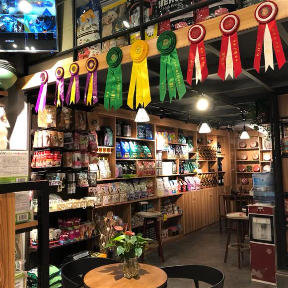 璐璐宠物狗会所:柳州市柳南区航银附近