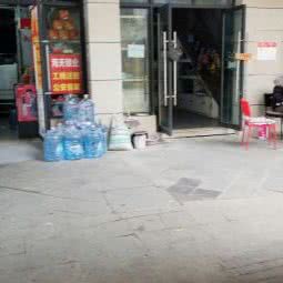 Yi狗宠物生活馆:成都市成华区万年场/万象城附近