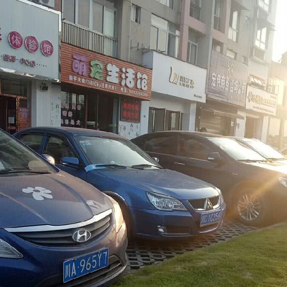 萌宠生活馆(崇平犬舍门店):成都市崇州市崇州市附近
