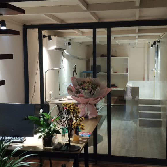 爱它宠物店(江南西路店):汉中市南郑区大河坎镇附近